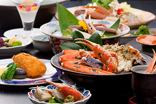 ～冬の味覚～ 旬の絶品「松葉蟹」を様々なお料理で「浜坂産活松葉蟹づくし」