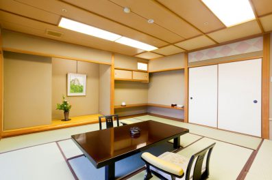 【数寄屋造り客室】<br>　西館・7階和室（喫煙可能）<br><br>