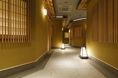 【数寄屋造り客室・料亭食】<br>　西館・貴賓室<br><br>